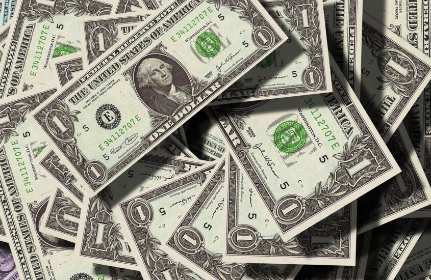 Limite de dinheiro em viagens internacionais sobe para US$ 10 mil